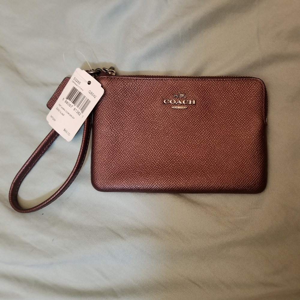 COACH Met XGRN CORNER ZIP Metallic Cherry Wristlet NEW